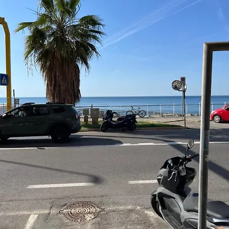 Fornaci 2 Min Mare Parking 2 Min Wi-fi Ac E Balcone Appartement Savona